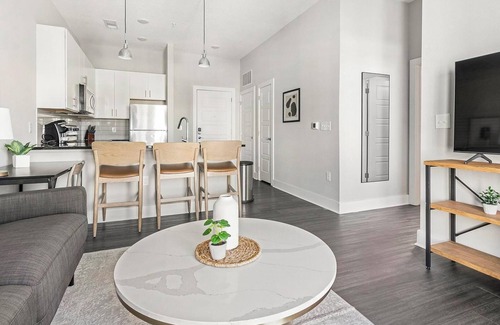 San Marco Apartment | Landing | Spectacular 1BD, Pool, Gym