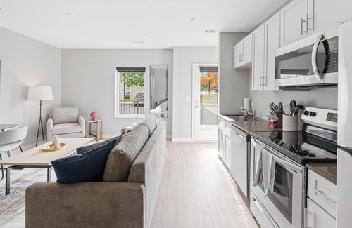 Nashville Apartment | Landing | Spectacular 1BD, Courtyard, Gym