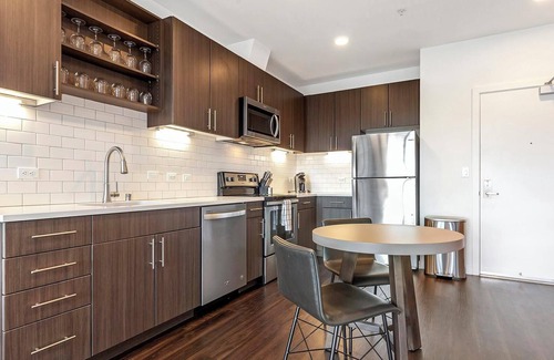 Newberry Apartment | Landing | Spectacular 1BD, Pool, Gym