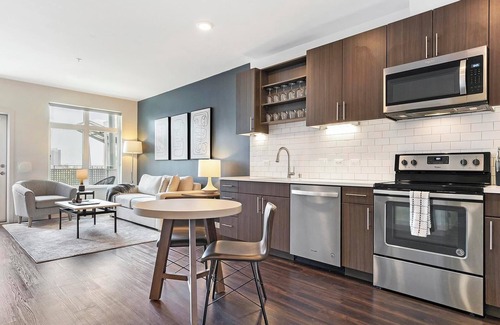 Newberry Apartment | Landing | Spectacular 1BD, Pool, Gym