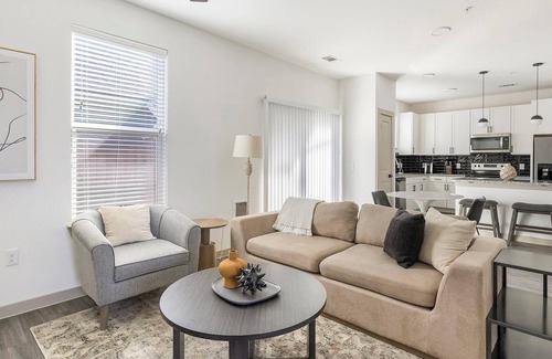 Fort Worth Apartment | Landing | Spectacular 2BD, Gym, Pool