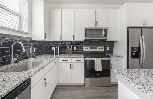 Fort Worth Apartment | Landing | Spectacular 2BD, Gym, Pool