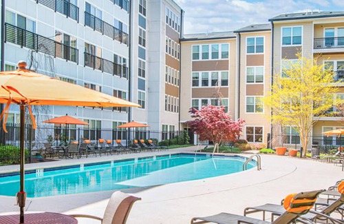 Chillum Apartment | Landing | Spectacular Studio, Pool, Clubhouse