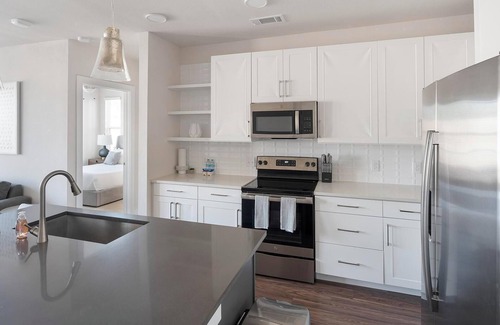 Wetmore Apartment | Landing | Spectacular 2BD, Gym, Yoga Studio