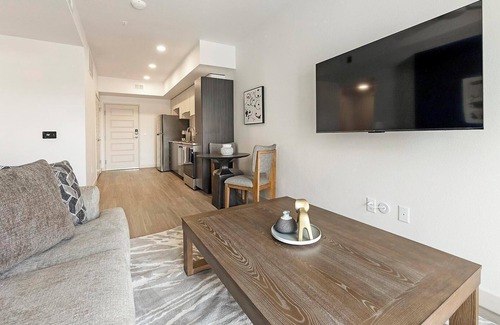North Mountain Apartment | Landing | Stunning 1BD, Gym, Pool