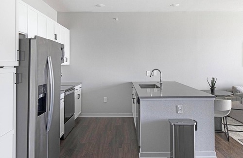 Madison Apartment | Landing | Stunning 1BD, Pool, Gym