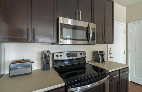 Katy Apartment | Landing | Stunning 1BD, Pool, Courtyard