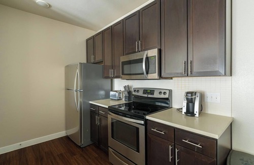 Katy Apartment | Landing | Stunning 1BD, Pool, Courtyard