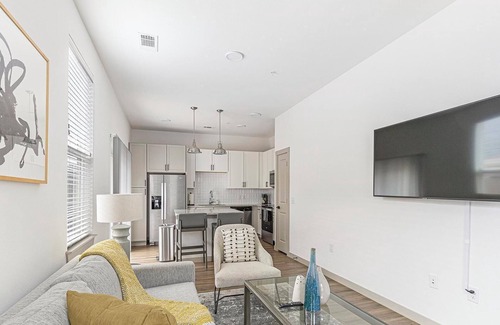 Fort Worth Apartment | Landing | Stunning 1BD, Pool, Gym