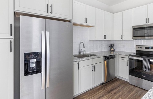 Fort Worth Apartment | Landing | Stunning 1BD, Pool, Gym