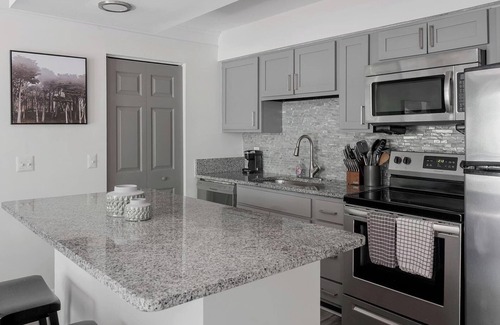 Green Hills Apartment | Landing | Stunning 1BD, Pool, Gym