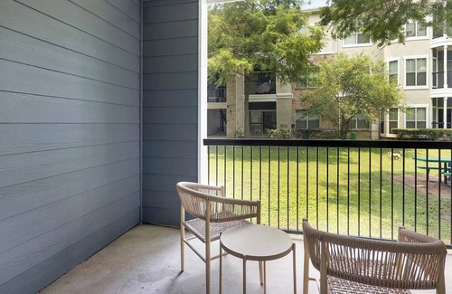 Richmond Apartment | Landing | Stylish 1BD, Clubhouse, Pool