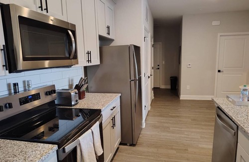 Newberry Apartment | Landing | Stylish 1BD, Gym, Pool
