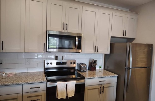Newberry Apartment | Landing | Stylish 1BD, Gym, Pool