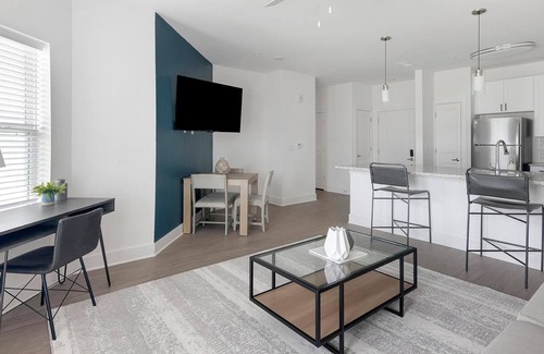 Athens Apartment | Landing | Stylish 1BD, Gym, Yoga Studio