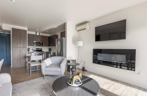 Hayden Island Apartment | Landing | Stylish 1BD, Pool, Clubhouse