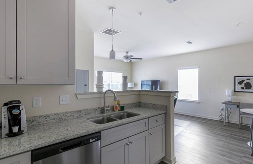 Fort Worth Apartment | Landing | Stylish 1BD, Gym, Yoga Studio
