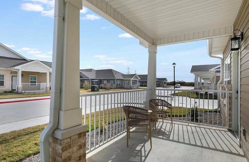 Fort Worth Apartment | Landing | Stylish 1BD, Gym, Yoga Studio