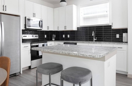 Fort Worth Apartment | Landing | Stylish 2BD, Gym, Yoga Studio