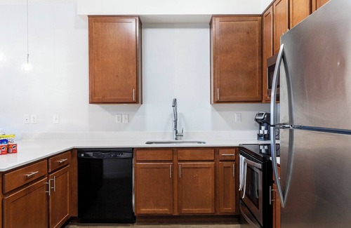 South Salt Lake Apartment | Landing | Stylish 1BD, Gym, Courtyard
