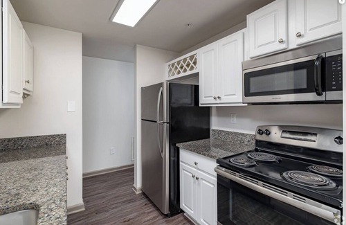 Piedmont Heights Apartment | Landing at Monroe Place - 1 Bedroom in Lenox Park