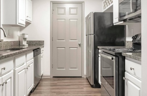 Lindridge-Martin Manor Apartment | Landing at Monroe Place - 2 Bedrooms in Lenox Park