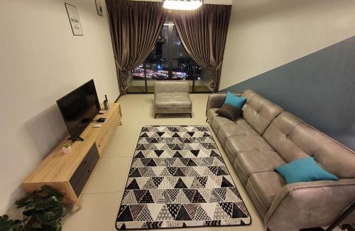 Tanjung Bungah Apartment | Landmark By Katana 4BR Romantic Seaview Homestay Gurney无敌海景四房套房