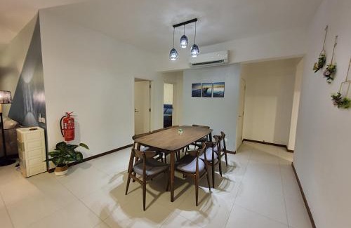 Tanjung Bungah Apartment | Landmark By Katana 4BR Romantic Seaview Homestay Gurney无敌海景四房套房
