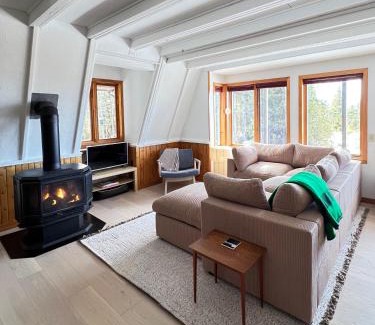 Tobermory House | Lands End Private Lakeside Escape