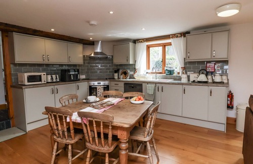 Brayford Cottage | LANE END, family friendly, character holiday cottage in North Molton