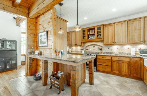 Lookout Mountain House | Lane`s End Lodge | Upscale Peaceful Retreat on 7 Acres