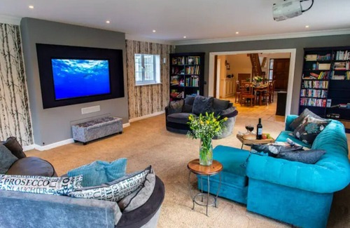 New Forest District Other | Langford Farmhouse, New Forest National Park w/hot tub & cinema lounge
