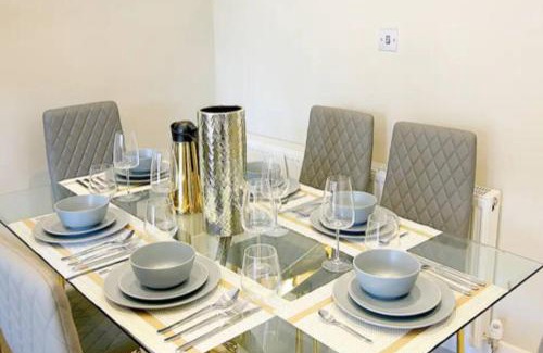 Farnham Common Apartment | Langston House: 2 Bed, 2 Bath Luxury Apartment