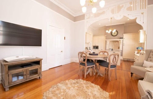 Orange House | Lansdowne - Grand Byng St Heritage Home in CBD