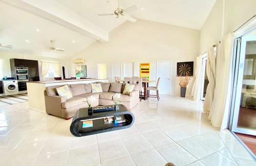 Merlin Bay Condo | Lantana 4, 4 Bedroom Steps From The Beach With Two Swimming Pools