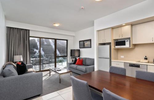 Thredbo Apartment | Lantern 23 - Balcony