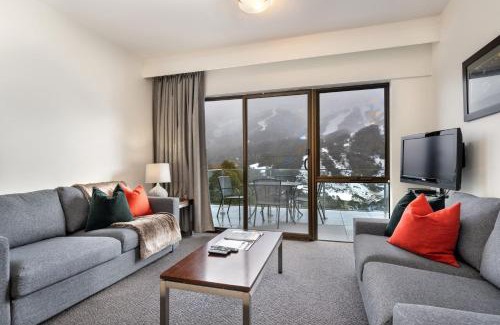 Thredbo Apartment | Lantern 23 - Balcony