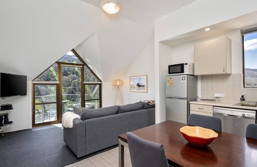 Thredbo Apartment | Lantern 33 - Balcony