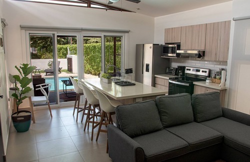Barrio Ricos y Famosos House | Lapa Beach House * New House w/Private Pool