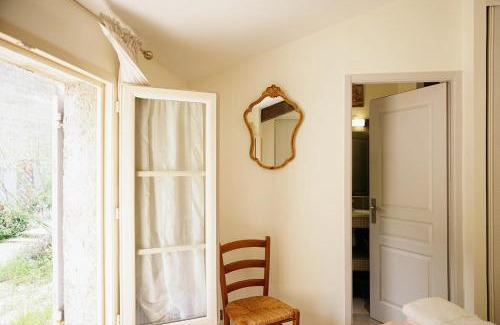 Montfavet Apartment | LaPetite Maison Abigail, Peaceful home in Avignon