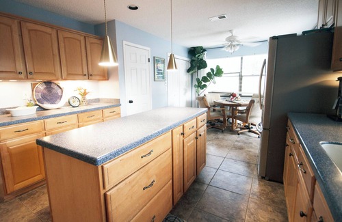 St. Johns Bluff House | Lapin House - Charming & fun with pool & pool table