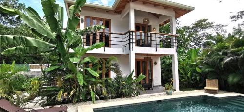 Mal Pais Villa | Lapislazuli House & Flats with shared Pool