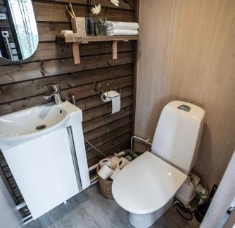 Kolari Ski Chalet | Lapland Landscape Cabin with Nature View, Sauna, Fireplace & Kitchen, Ylläs, Äkäslompolo, RIverside Village