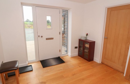 Forden House | LARCHWOOD COTTAGE, pet friendly, with a garden in Montgomery