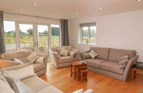 Forden House | LARCHWOOD COTTAGE, pet friendly, with a garden in Montgomery
