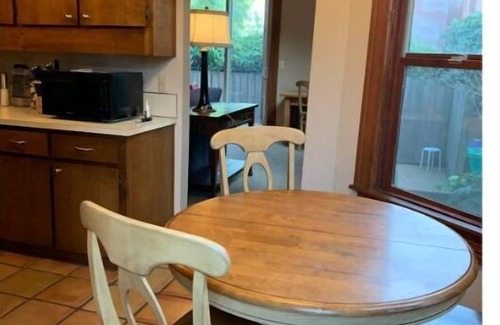 Alphabet Historic District Apartment | Large 1 Bdm Apt between the Pearl Dist & NW 23rd