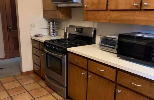 Alphabet Historic District Apartment | Large 1 Bdm Apt between the Pearl Dist & NW 23rd