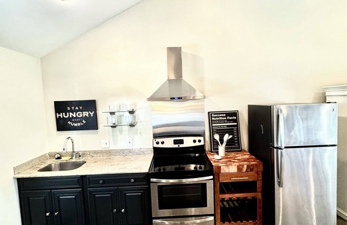 Saratoga Cottage | Large 1 Bdrm - Saratoga Cottage - convenient to Silicon Valley-Laundry, AC
