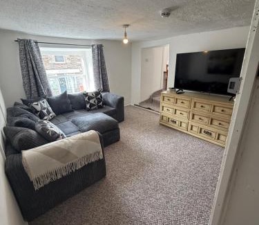 Camelford Apartment | Large 1 Bed flat