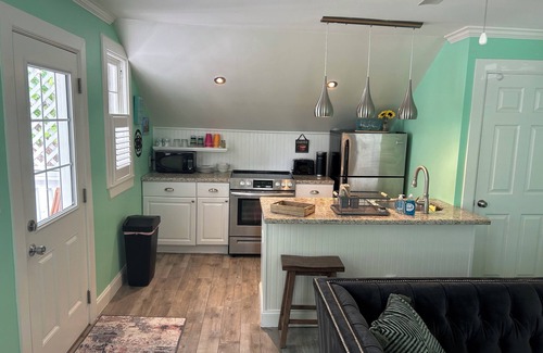 White St. Gallery Condo | Large 1 bedroom condo in the historic area of Key West!
